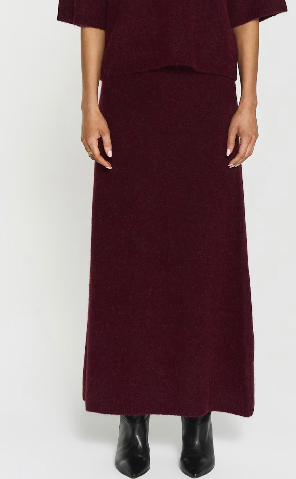 Israa Knitted Skirt Burgundy