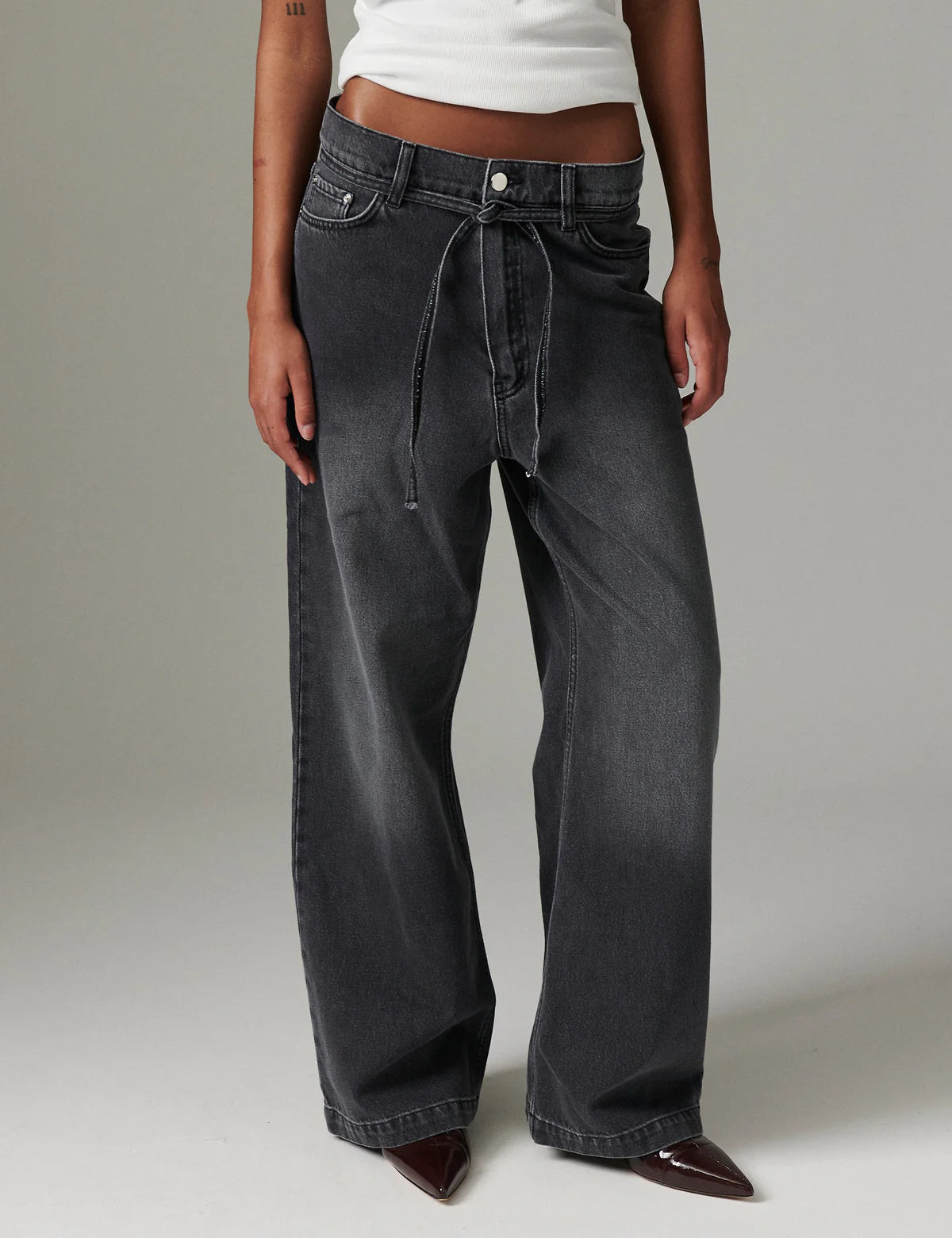 ELIJAH
RIGID DENIM - BLACK