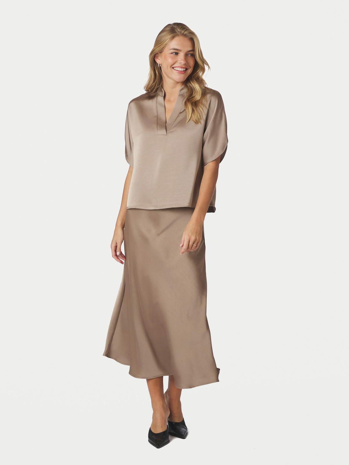 Neo Noir – Anelle Heavy Sateen Blouse – Dark Taupe