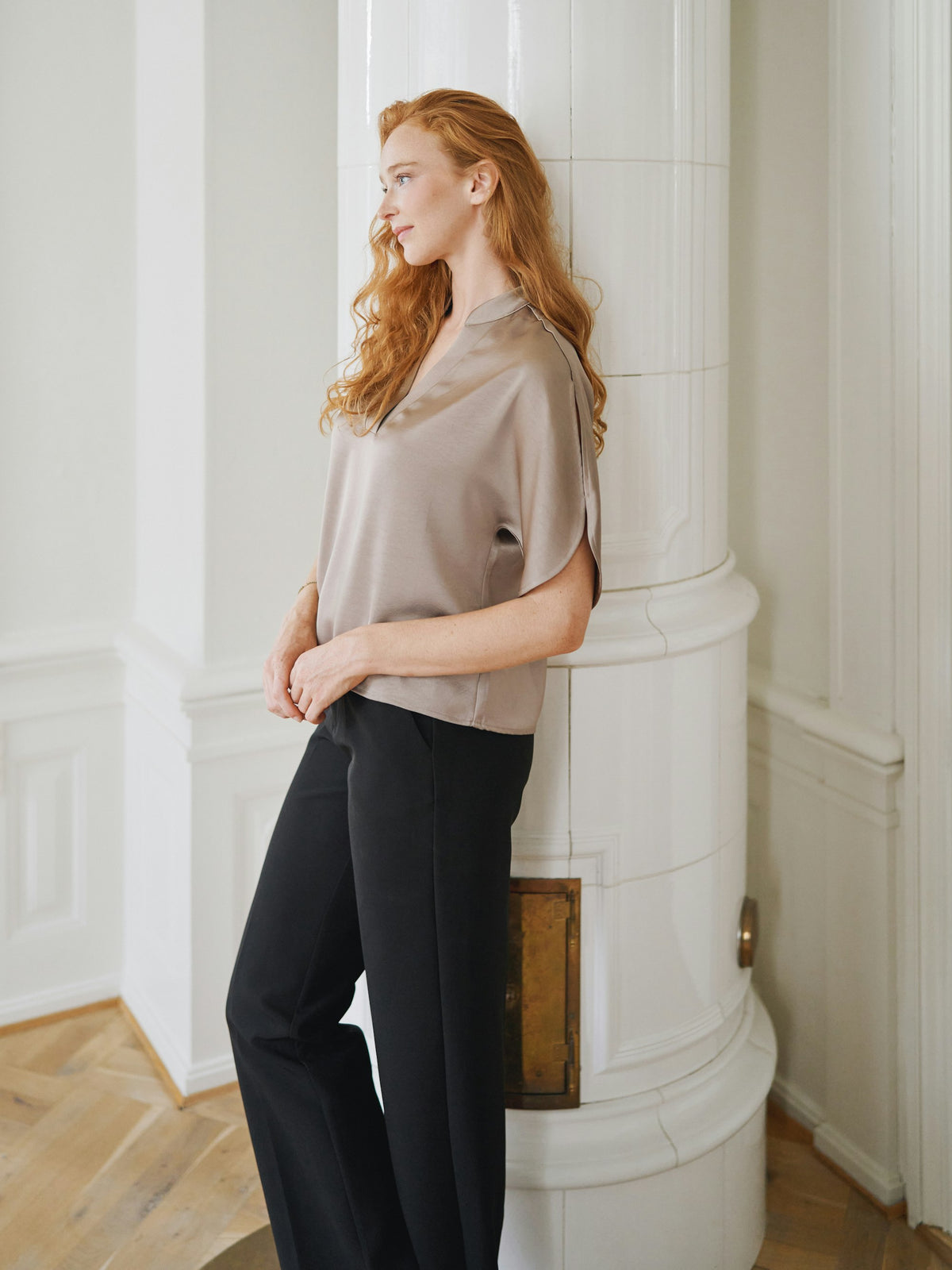 Neo Noir – Anelle Heavy Sateen Blouse – Dark Taupe