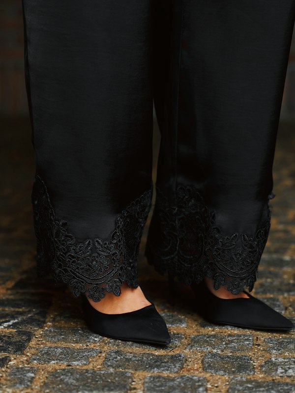 Neo Noir – Emery Heavy Sateen Lace Pants – Black