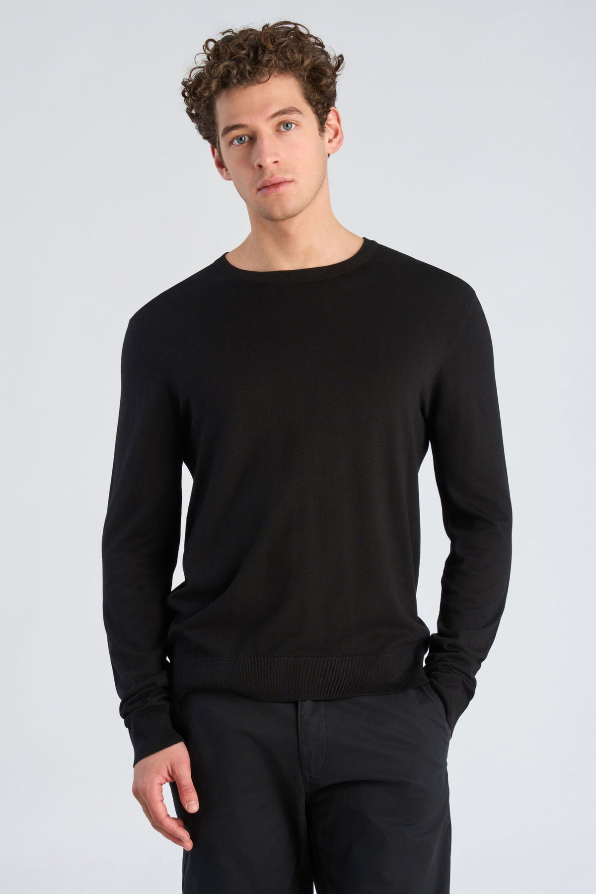 Lindbergh Soft Viscose Blend O-Neck Knit – Black