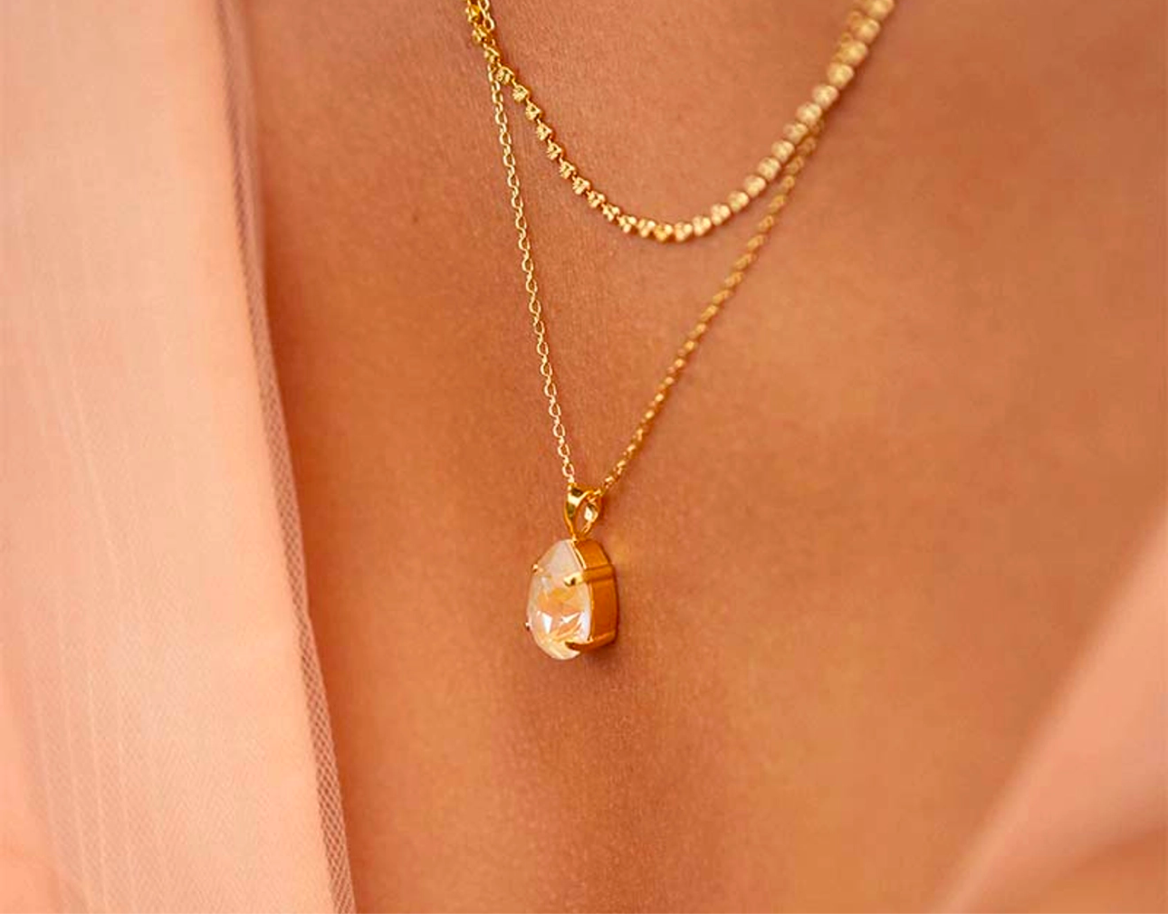 Mini Drop Necklace / Cream delight