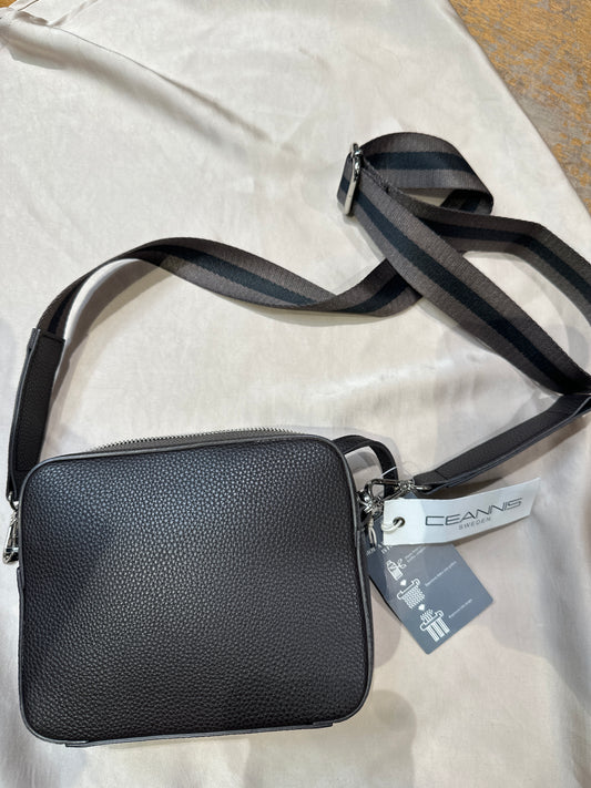 Ceannis Dark brown bag