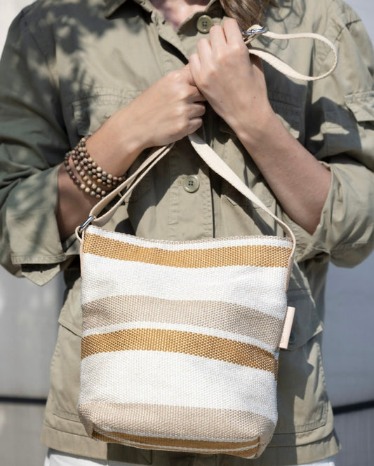 Ceannis Shoulder bag