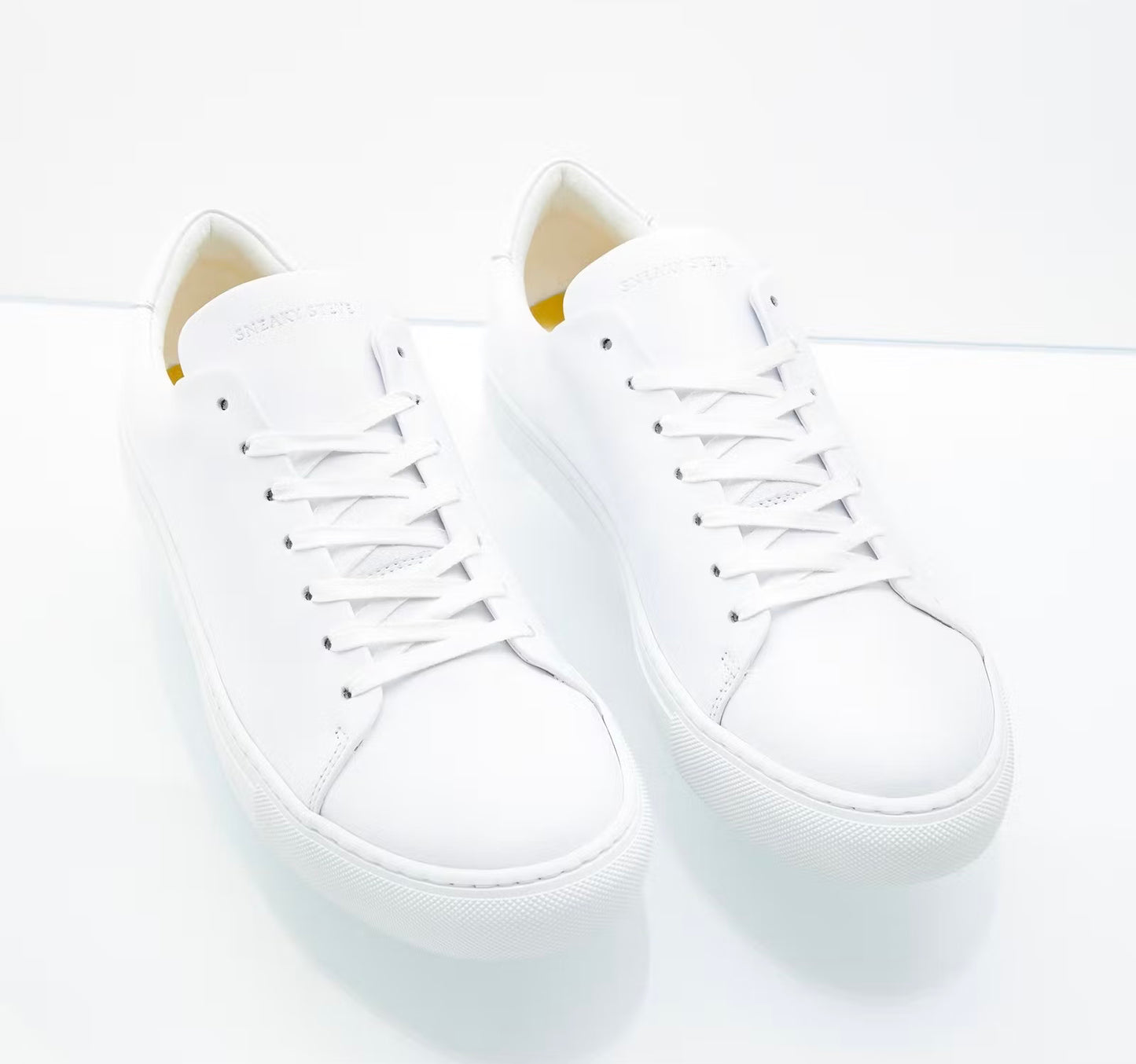 Moore Leather White