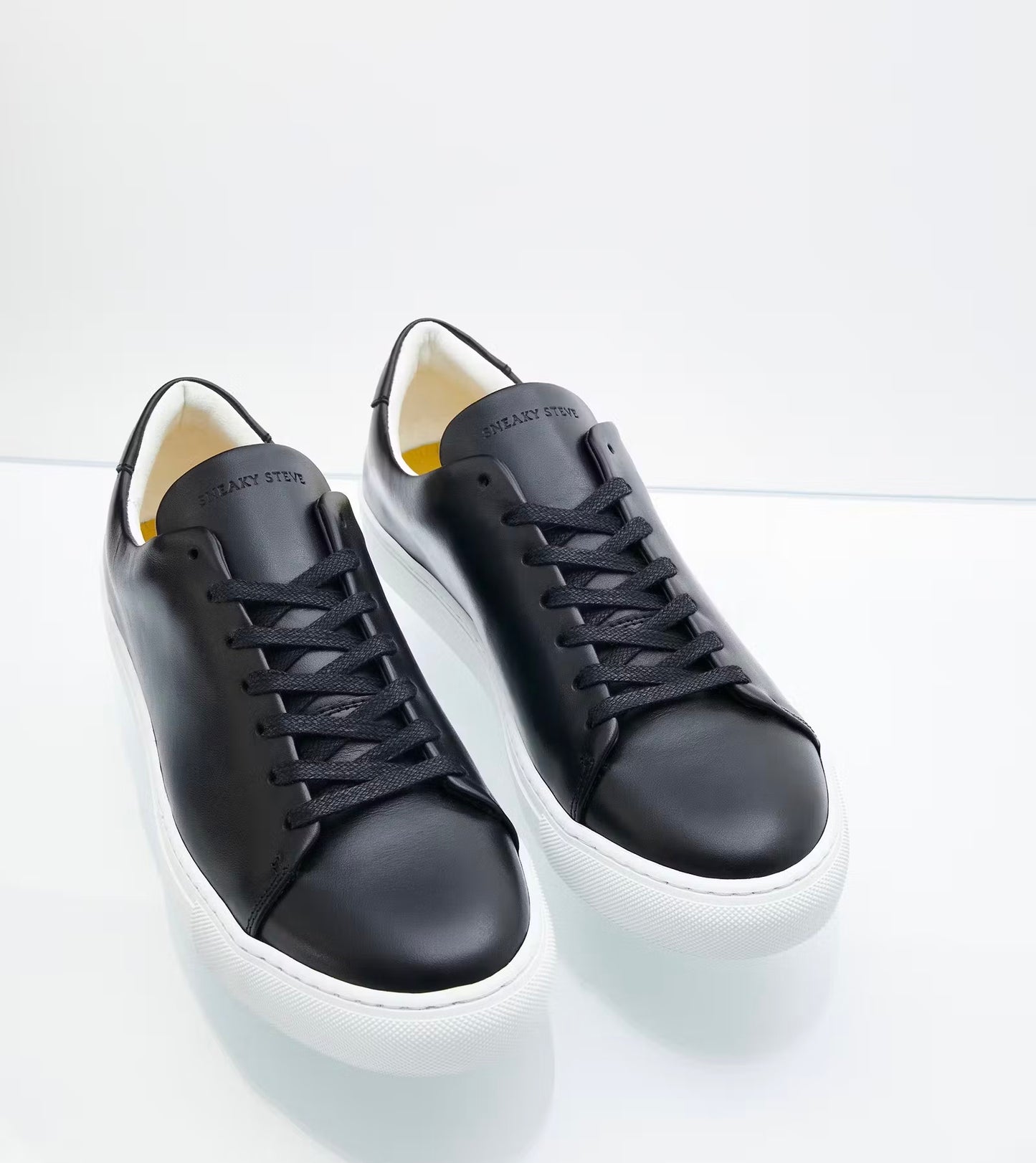 Moore Leather Black