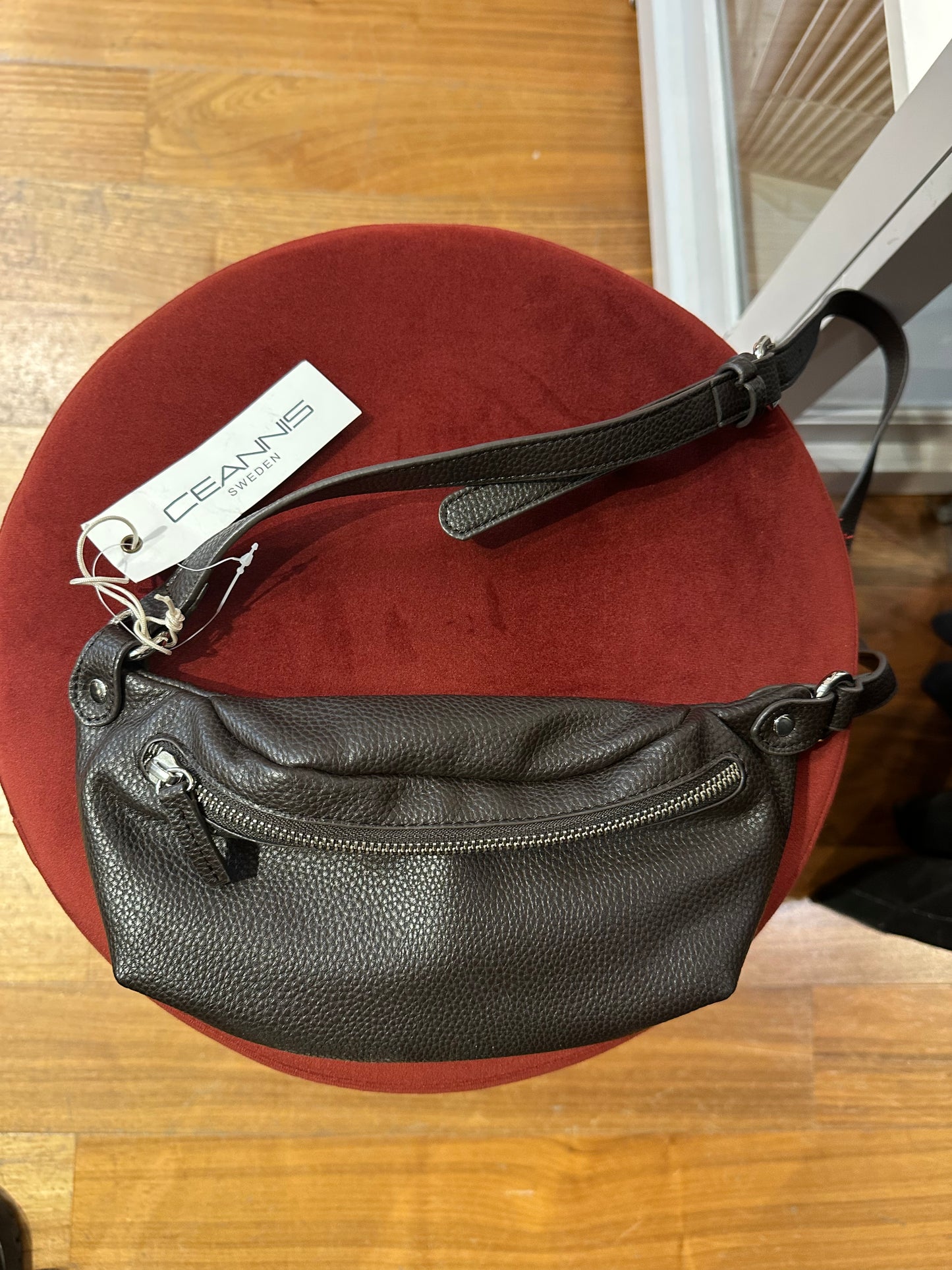 Ceannis - Brown vegan leather bag