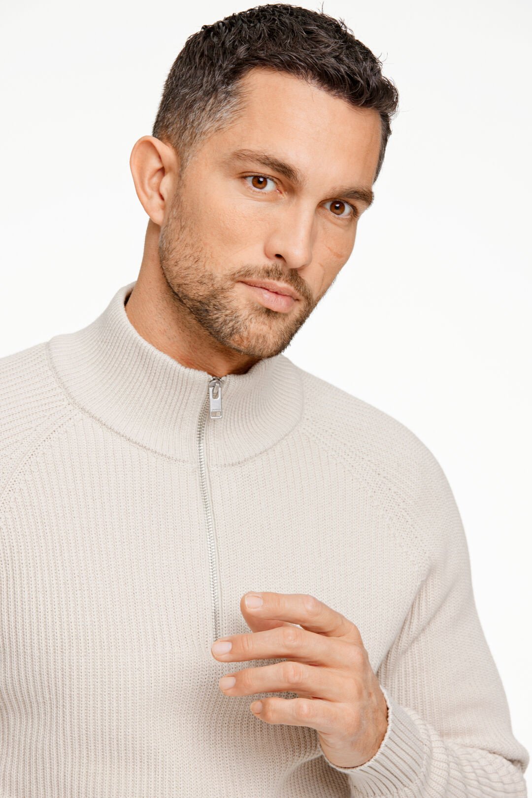 Half zip structure knit jumper