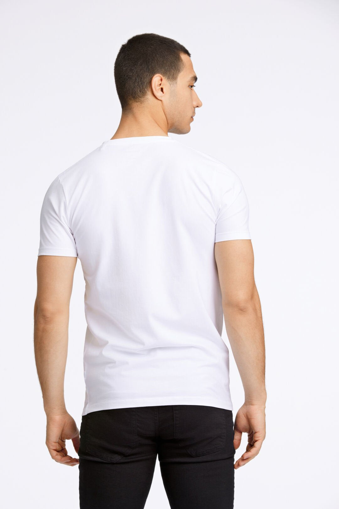 V-neck tshirt white