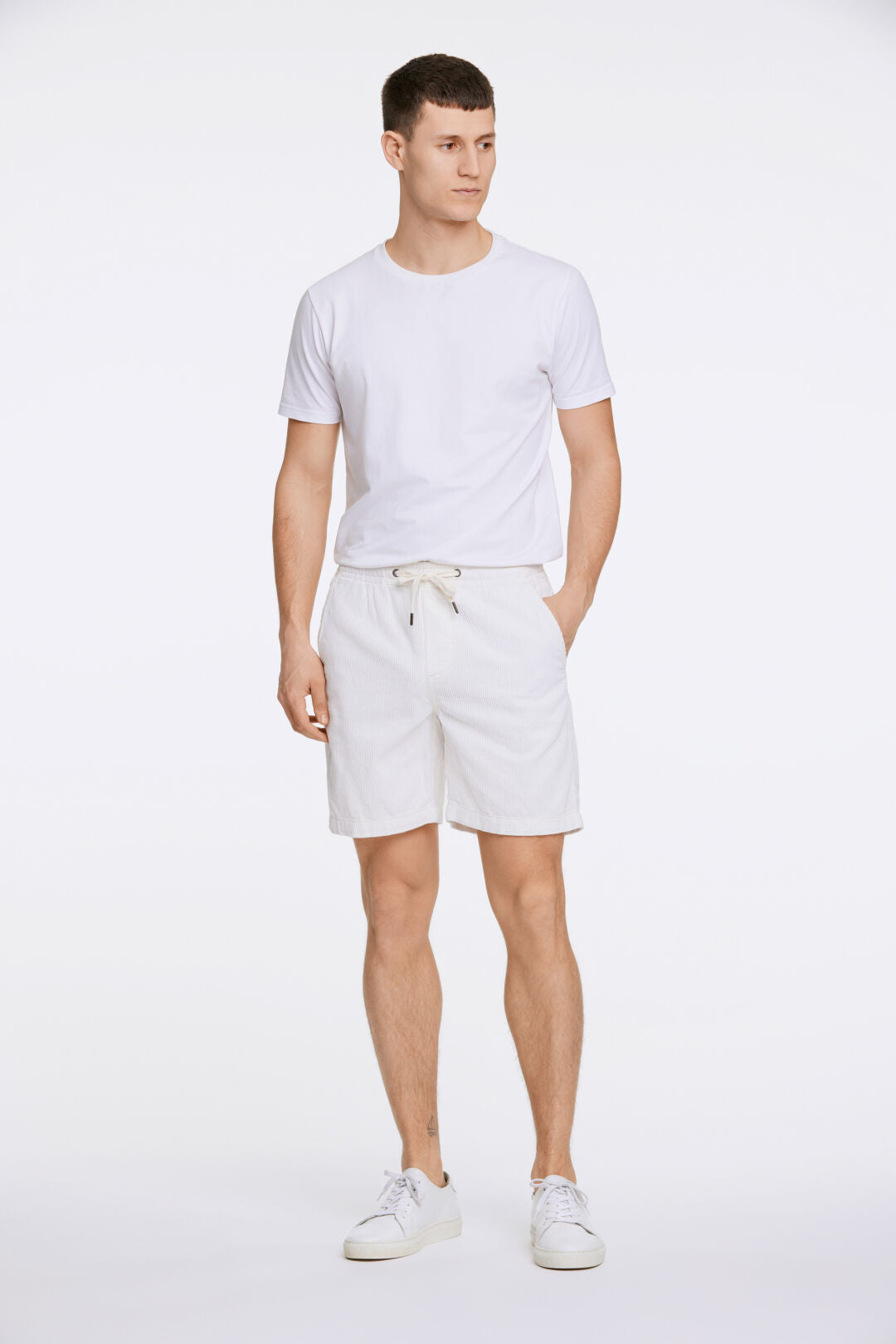 Lindbergh Casual shorts OFF WHITE