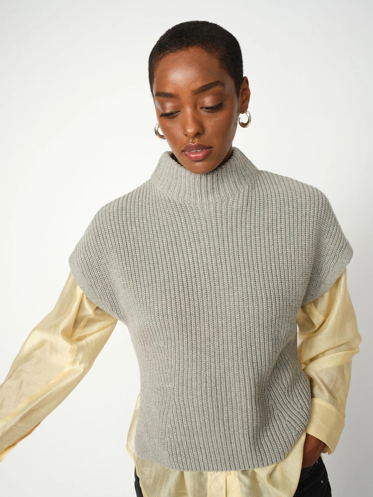 MMBiola Bine Stickade Väst