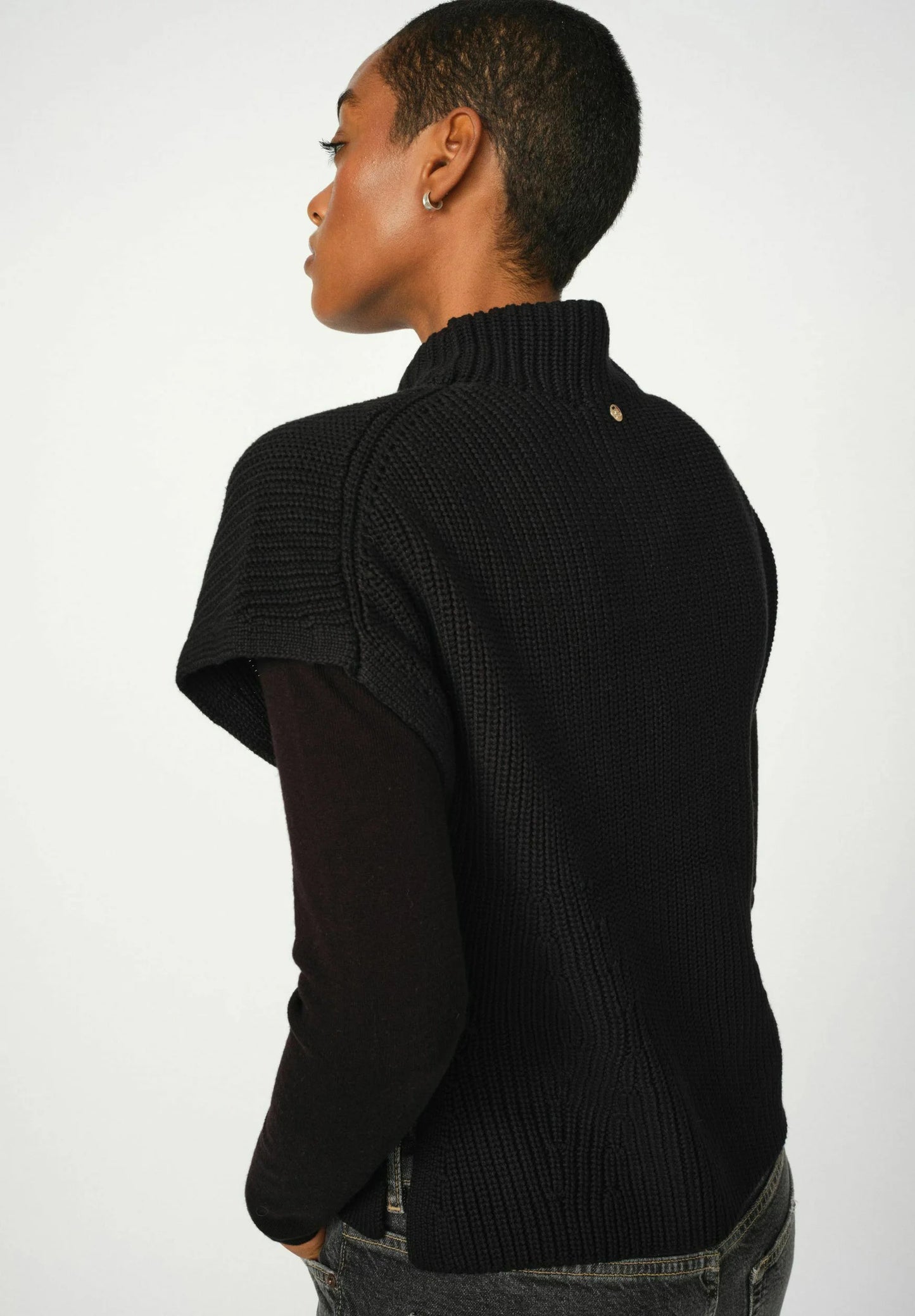 MMBiola Bine Stickade Väst svart