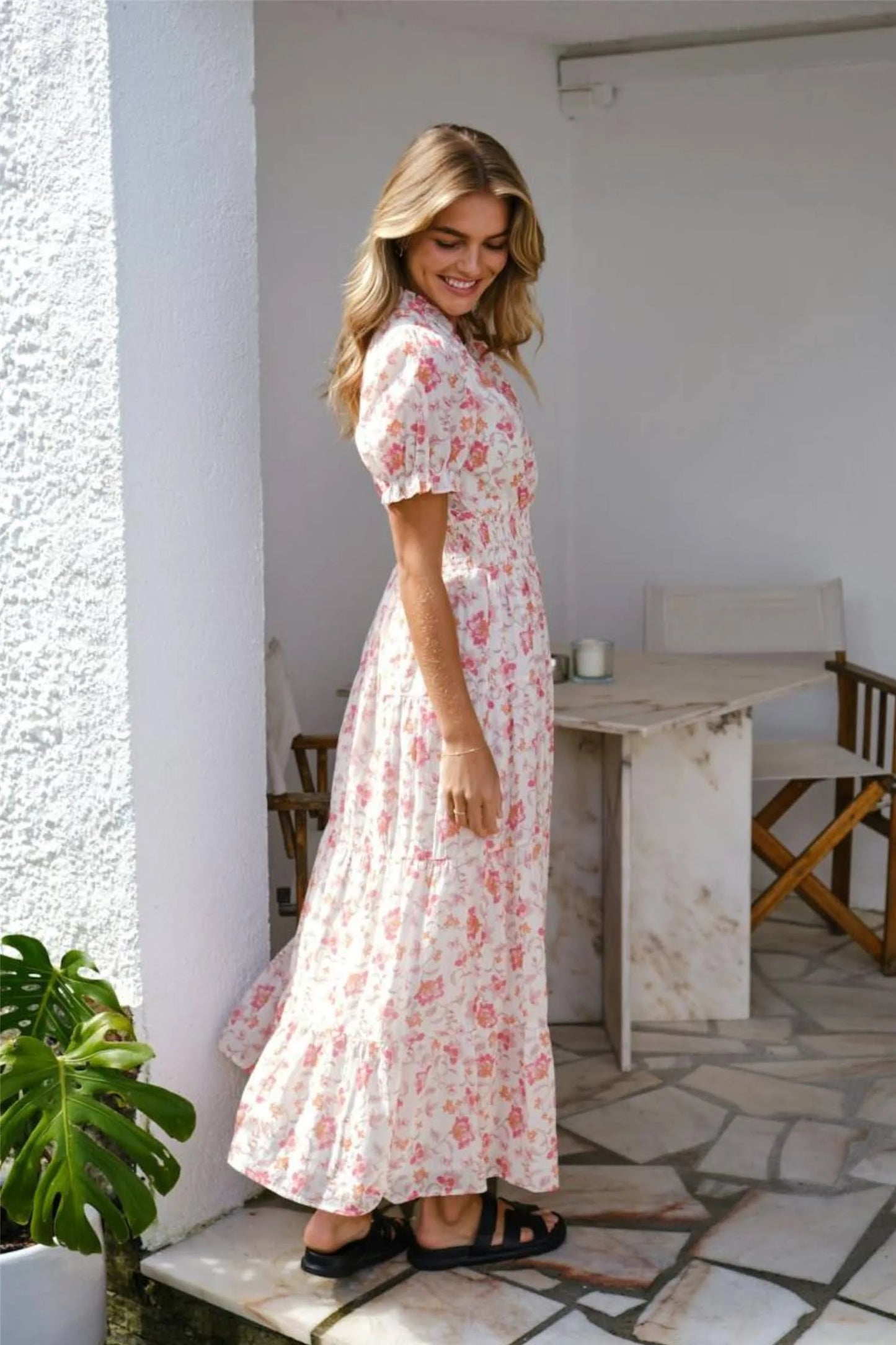 Neo Noir Kanza soft rosey dress En feminin blommig klänning i rosa toner – perfekt för sommar, fest och vardag.