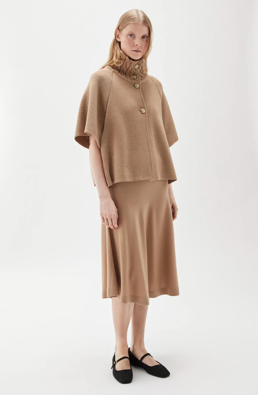 LISALOU CABLEKNIT COLLAR CAPE SALTY CARAMEL