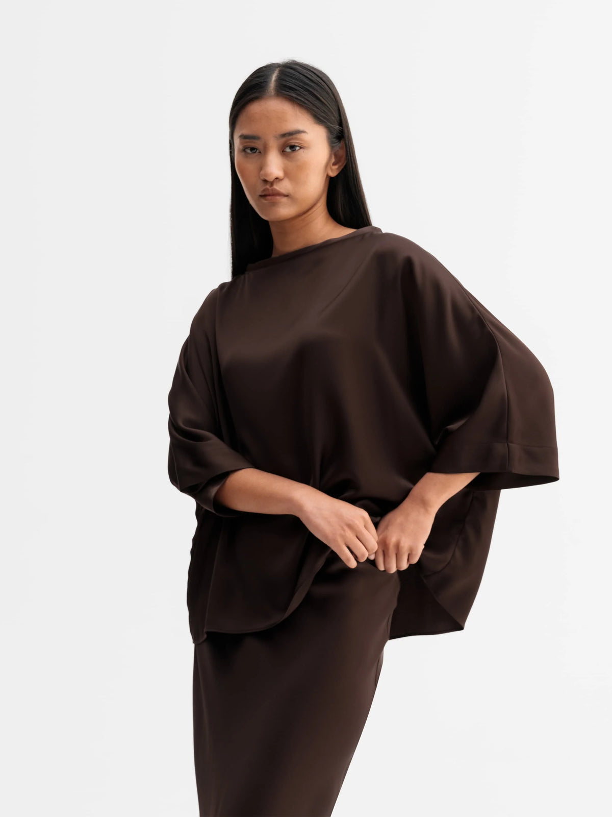 Ahlvar Gallery – Tori Satin Tee – Dark Brown