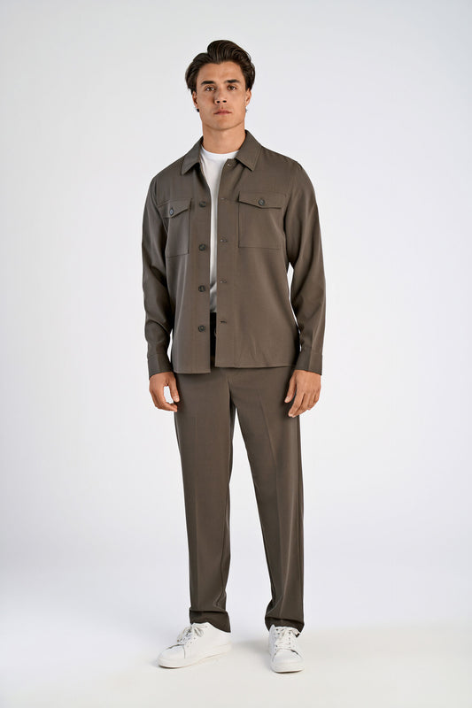 Lindbergh Overshirt Dark Army på modell
